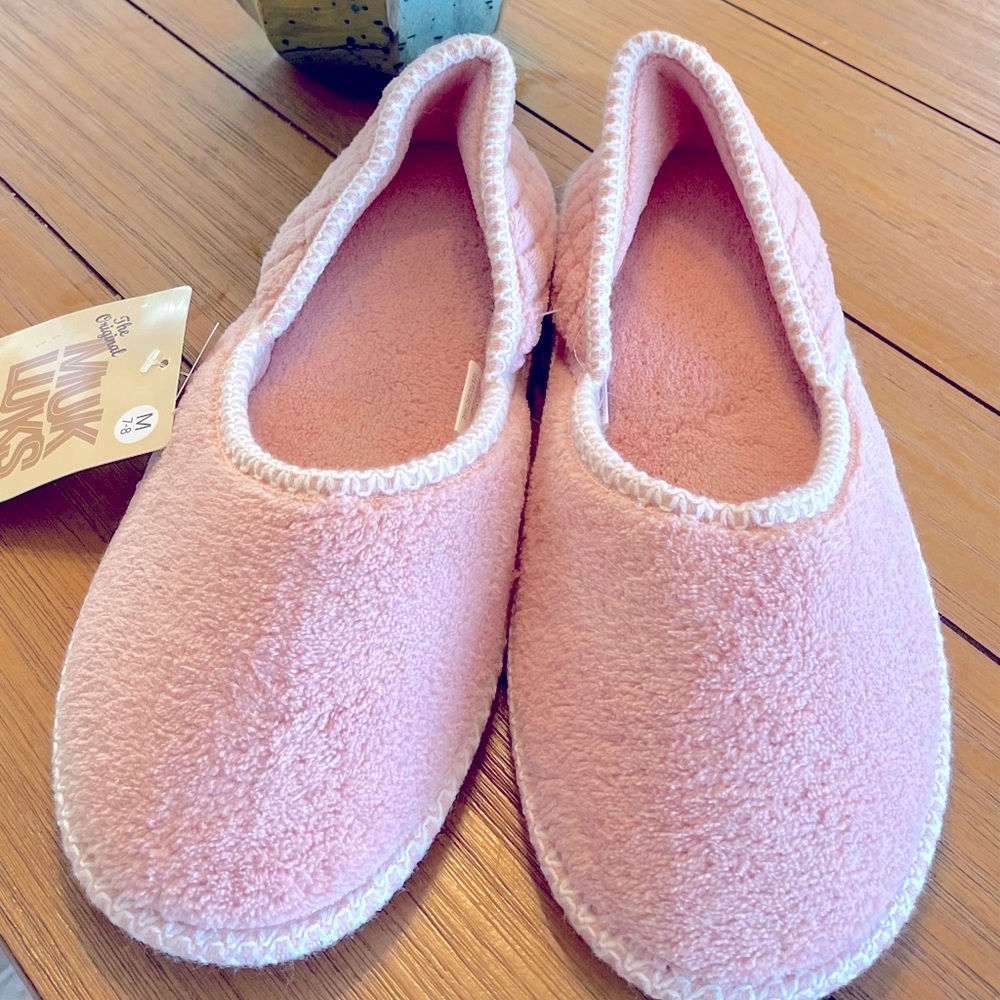 BNWT MUK LUKS Slippers in Soft Pink size Medium 7-8
